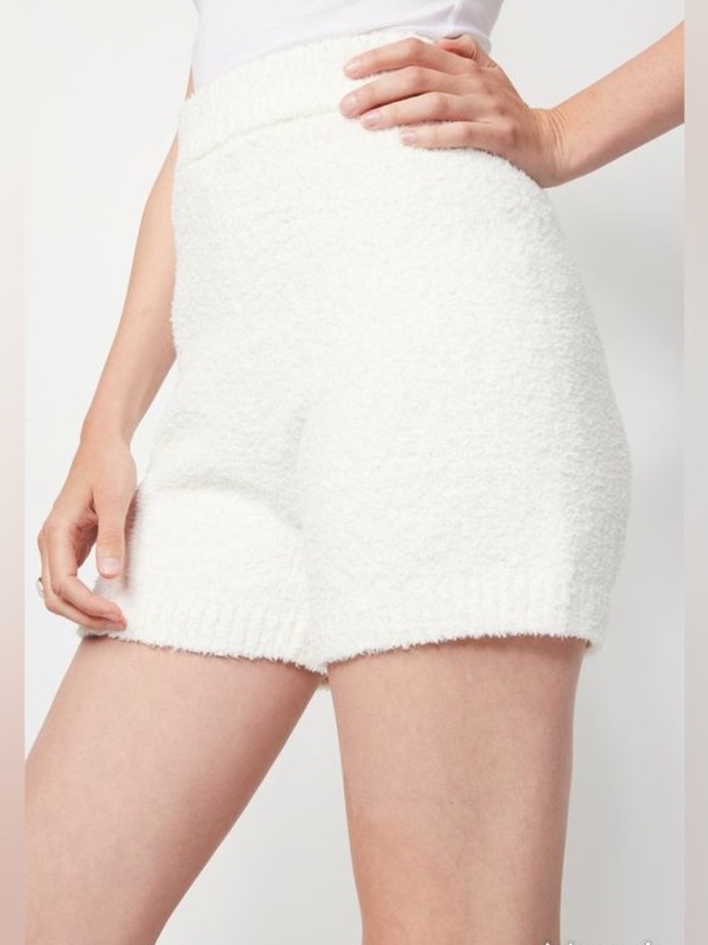 H&M cream Fluffy shorts size medium new‎ with tags